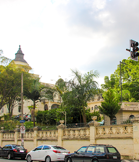 Vista da rua prédio histórico no Ipiranga