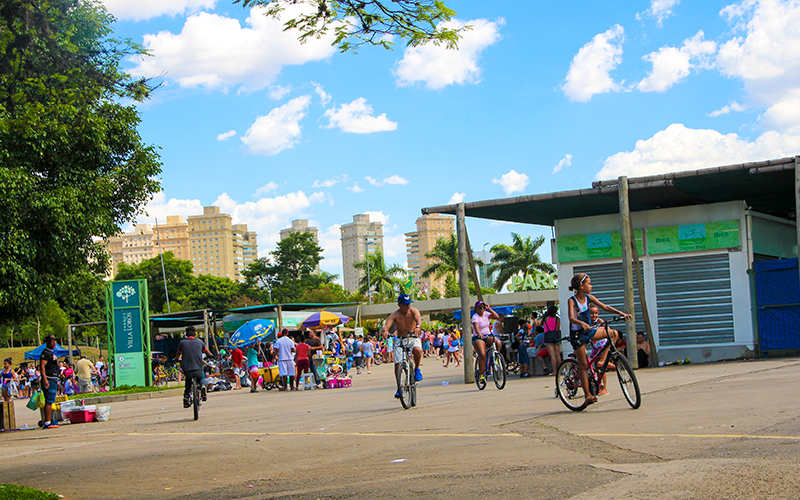 Ciclistas no Parque Villa Lobos