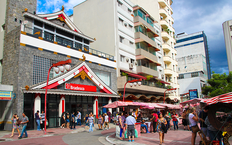 Praça da Liberdade, dia de feira no bairro