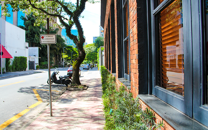 Calçada do bairro Itaim Bibi